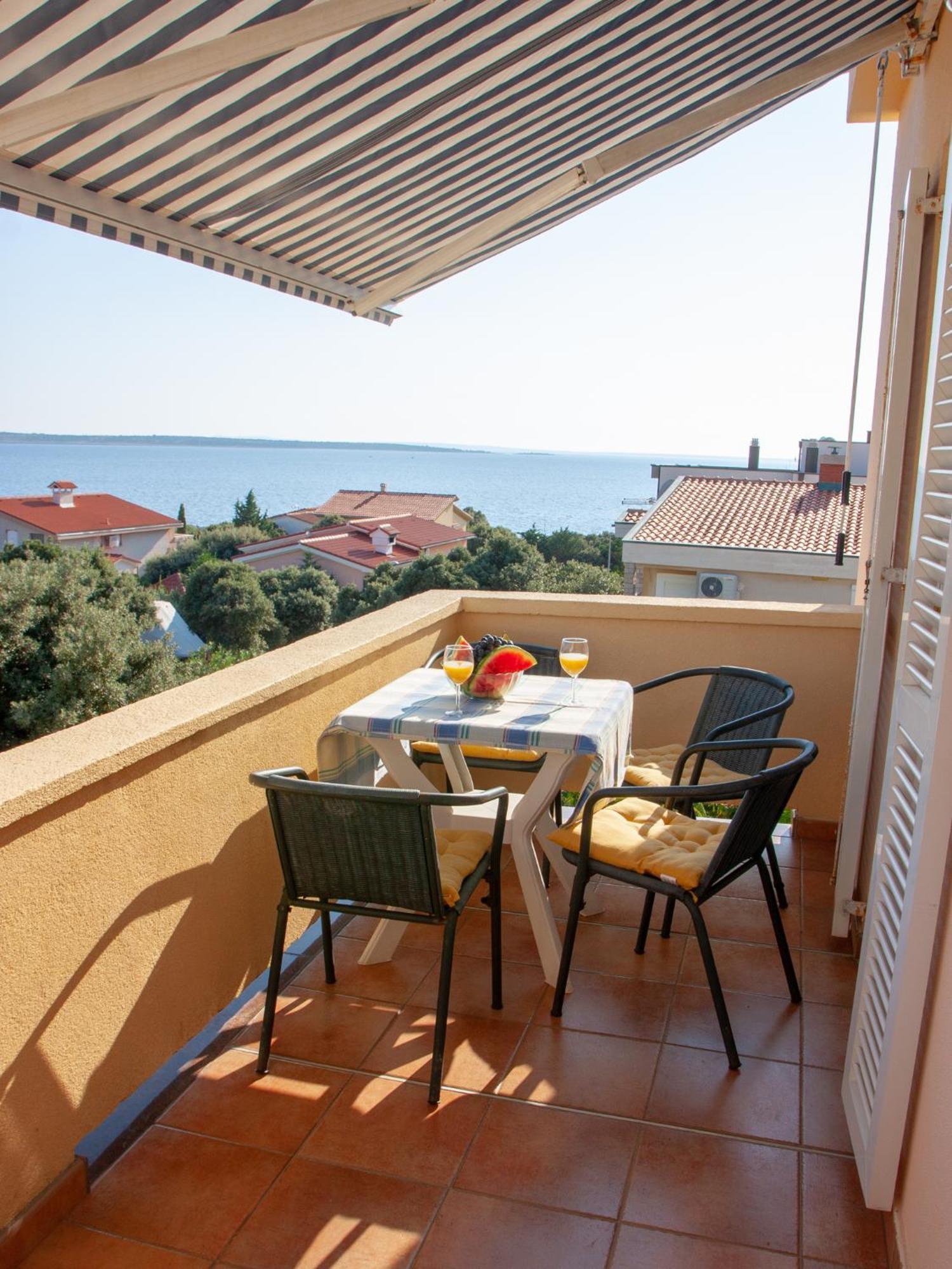 Apartments Villa Ana Мандре Экстерьер фото