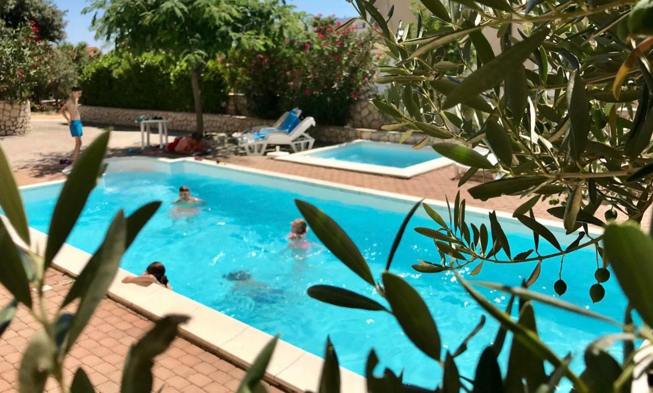 Apartments Villa Ana Мандре Экстерьер фото